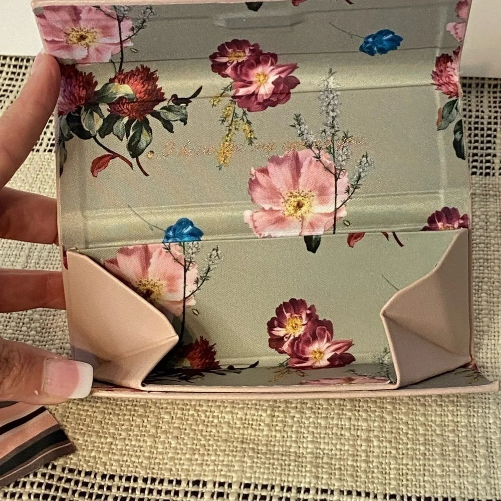 TED BAKER LONDON / Pink Triangle Eyeglass Case with Wipe Cloth
